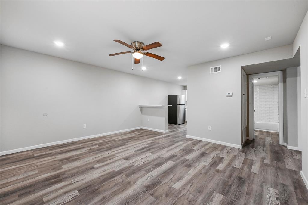 Van Alstyne Apartments - Residential Lease