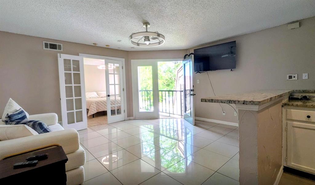 Arlington Oaks Condo - Residential