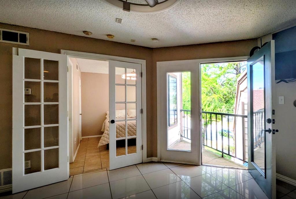 Arlington Oaks Condo - Residential