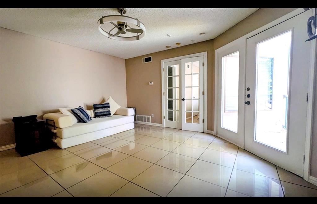 Arlington Oaks Condo - Residential