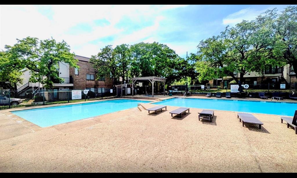 Arlington Oaks Condo - Residential