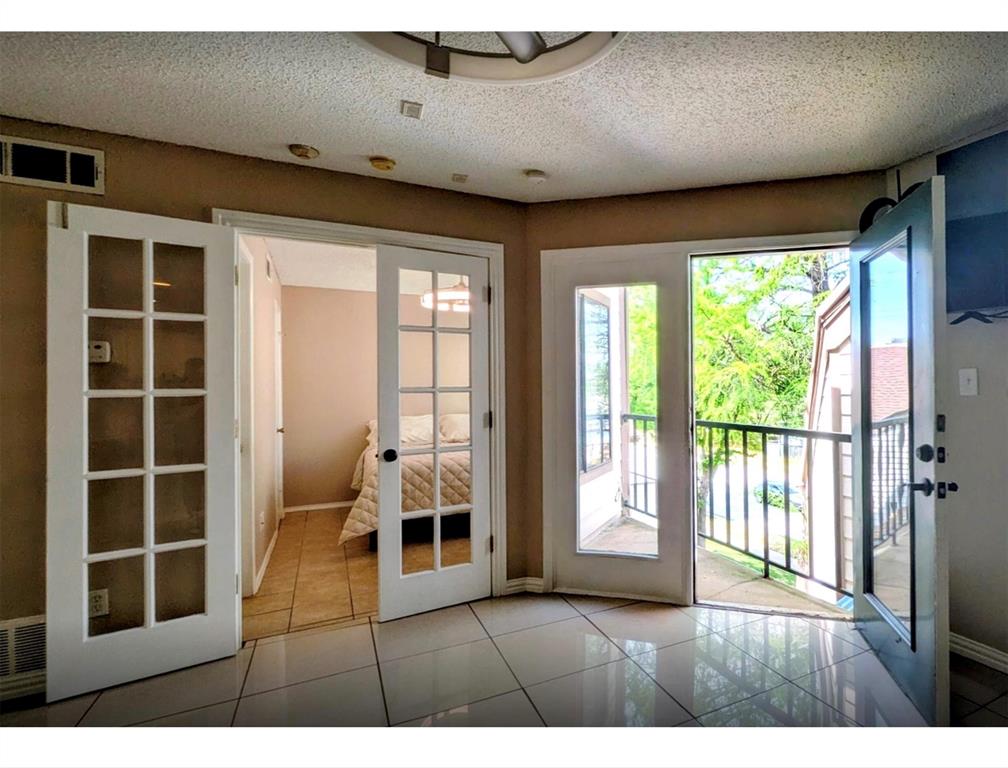 Arlington Oaks Condo - Residential
