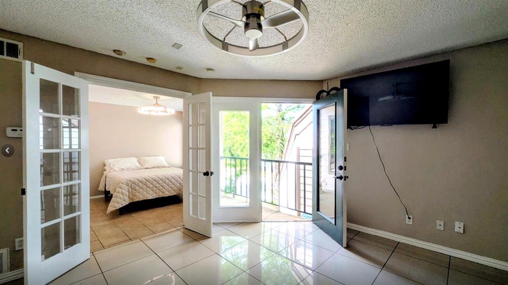 Arlington Oaks Condo - Residential