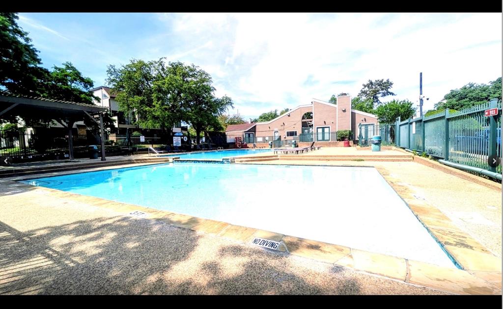 Arlington Oaks Condo - Residential