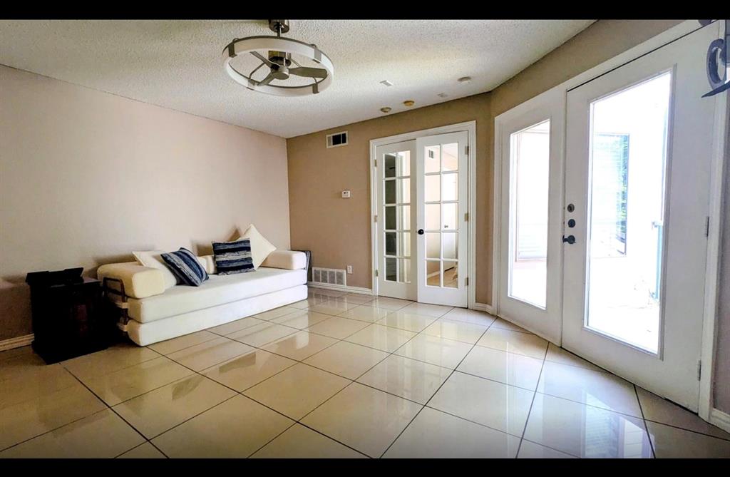 Arlington Oaks Condo - Residential