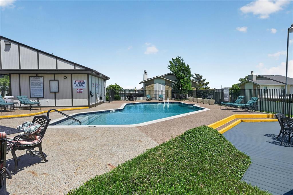 Oak Shadows Townhomes - Residential