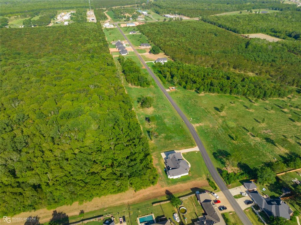Are you looking for a convenient, quiet location to build your new home? Look no further! This GREAT new subdivision is located off of Swan Lake Road in Bossier! Unit 1 has 36 lots to choose from! Convenient location just minutes from hospitals, restaurants, shopping and right next to I-220! Great schools, and all utilities available on site! Pick your builder and lot today! Call for more information!