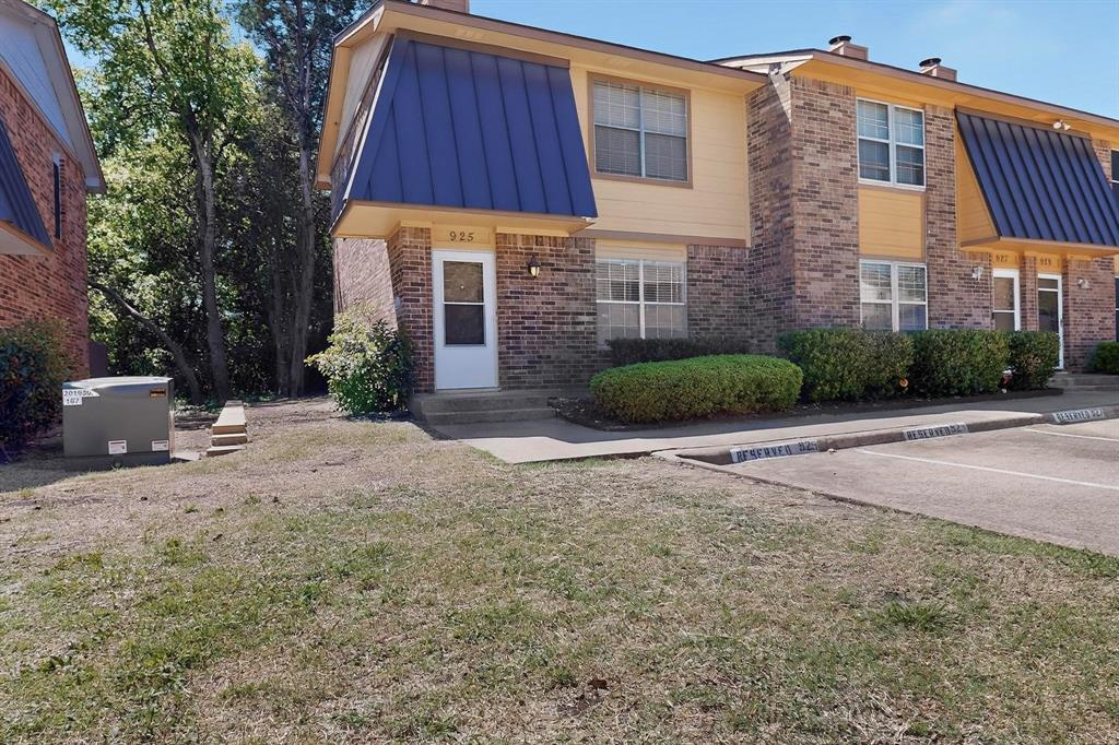 Welcome to 925 Cedar Terrace, a well-appointed two-story condo located in the heart of Cedar Hill, Texas. Offering over $10,000 in recent upgrades, this move-in-ready townhome combines functionality, comfort, and convenience. This spacious 2-bedroom, 1.5-bath residence features an open-concept layout designed for everyday living and entertaining. The inviting living area is anchored by a wood-burning fireplace, creating a warm and comfortable focal point. The seamless flow between the living room, dining area, and kitchen enhances usability and maximizes space. Upstairs, you’ll find two generously sized bedrooms, including a primary suite connected by a Jack-and-Jill bathroom, providing both privacy and practicality. Residents enjoy access to a community pool—ideal for relaxing or entertaining during the warmer months.  Strategically located near Cedar Hill State Park and Hillside Village, this property offers convenient access to outdoor recreation, retail, dining, and major highways for an efficient commute to downtown Dallas.
Move-in ready with meaningful upgrades—this is a strong opportunity for both owner-occupants and investors. Schedule your showing today!