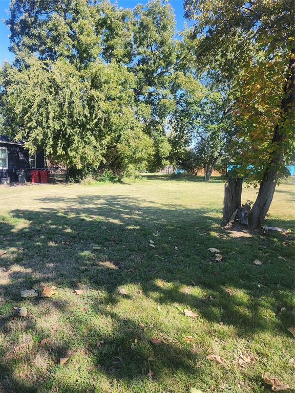 Flat, Clean Lot in the Growing City of Sherman!

Don’t miss this great opportunity to own a flat, clean lot in the rapidly expanding city of Sherman, Texas. Enjoy easy access to Dallas and nearby airports, making this location ideal for commuters or investors alike. Perfect for building your new home or as a smart investment property for future growth.