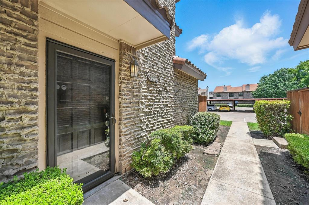 Preston Oaks Crossing Condos 01 & 02 - Residential