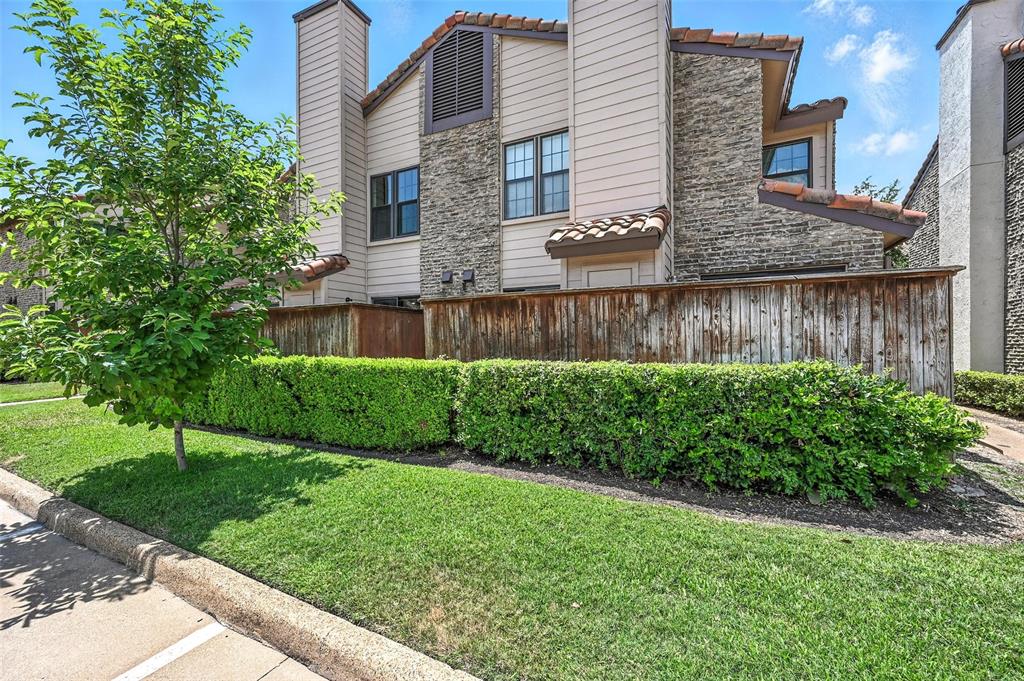 Preston Oaks Crossing Condos 01 & 02 - Residential