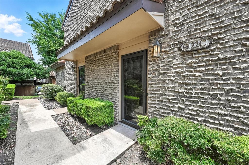 Preston Oaks Crossing Condos 01 & 02 - Residential