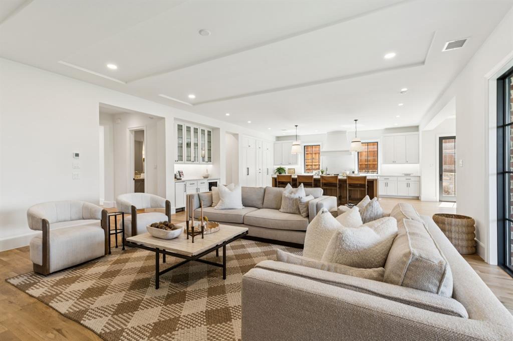 WHITE ROCK BLUFFS - Residential