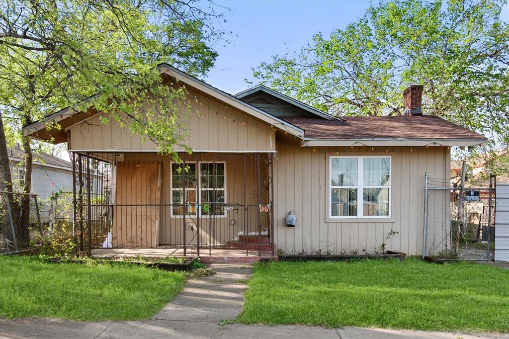 Step into the perfect starter home or a smart investment opportunity! This property features 3 bedrooms and 2 bathrooms, offering plenty of space for comfortable living. A standout feature is the detached structure, providing a spacious open area with a concrete floor—ideal for a workshop, storage, game room, or the opportunity to finish out and customize to your needs.
With its versatile layout and room to make it your own, this home is a fantastic choice for homeowners and investors alike. Don’t miss your chance—schedule a showing today and explore all this property has to offer!