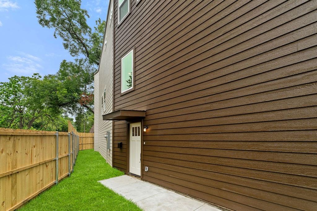 Lincoln Manor - Residential