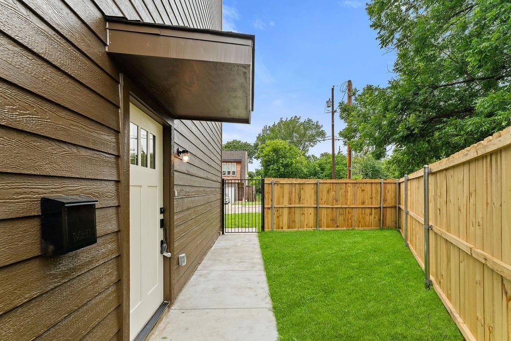 Lincoln Manor - Residential