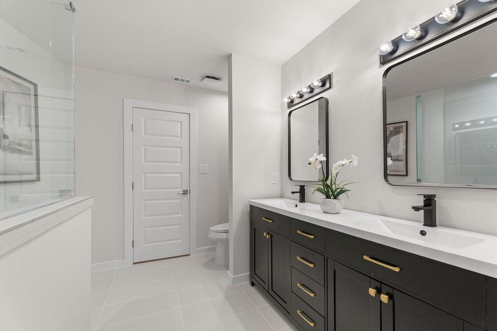 Lincoln Manor - Residential