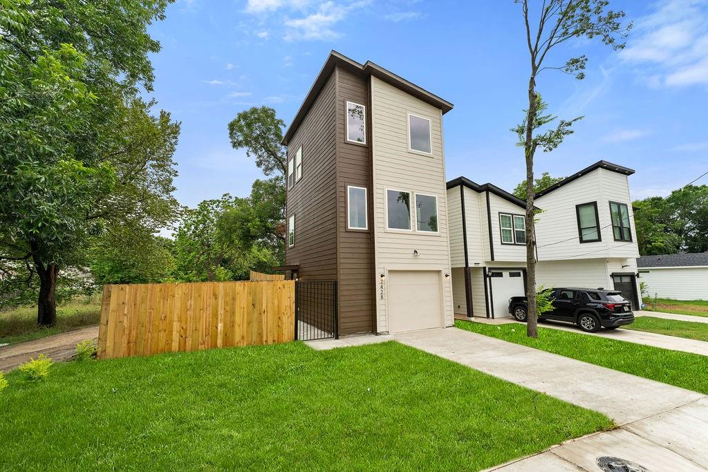 Lincoln Manor - Residential