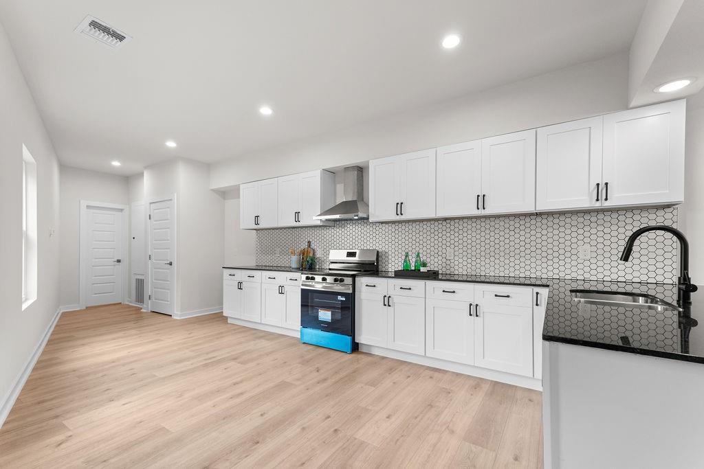 Lincoln Manor - Residential