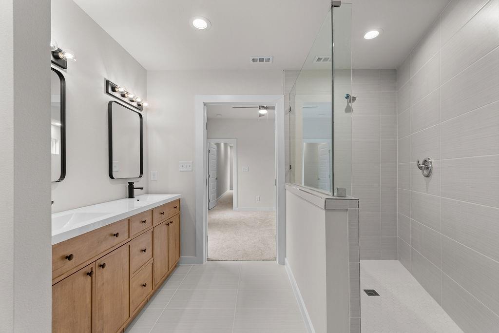Lincoln Manor - Residential