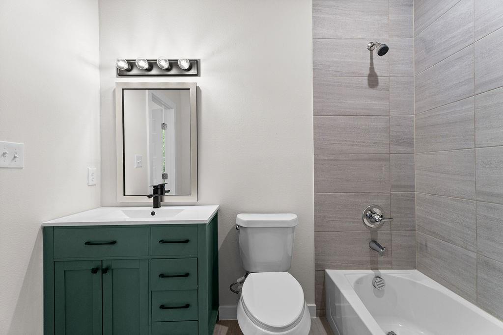 Lincoln Manor - Residential