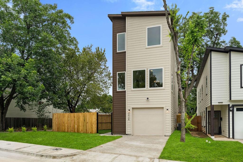 Lincoln Manor - Residential