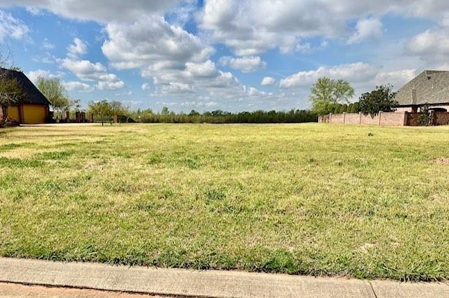 Discover the luxury of a large waterfront lot with stunning sunset views in the River Bluff Subdivision. Located on the banks of the Red River, this property offers a peaceful setting to build your dream home. The flat lot is ideal for creating a residence that suits your style, with endless landscaping and outdoor design options