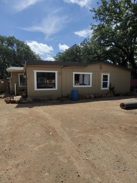 Investors Welcome! This 3 bedroom 2 bath has tons of potential!  An exterior rock wall adds privacy while a circular drive provides a convenient
entrance and exit.  Seller will look at all offers.