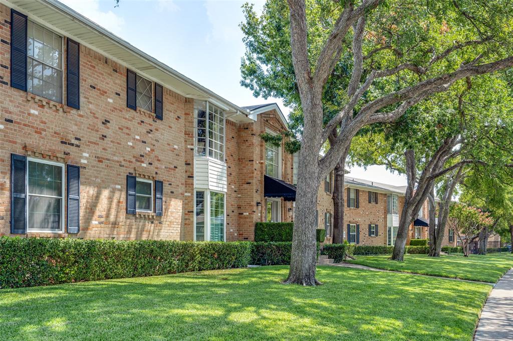 Beautifully updated upstairs condo filled with natural light! This spacious 2-bedroom, 2-bath home offers privacy and comfort, with each bedroom featuring its own en suite bathroom and large walk-in closet.
The kitchen has been completely remodeled with all new appliances, complemented by new flooring throughout, updated bathrooms, and brand-new windows and doors. The interior location of the unit ensures a peaceful setting, surrounded by mature trees and walking paths.
Enjoy the convenience of HOA dues covering all utilities except internet and TV, plus two assigned covered parking spaces. Community amenities include a pool and gated entry for added security.
Located in a prime area with easy access to Greenville Avenue, SMU, downtown Dallas, and local walking trails. Zoned to Exemplary Mockingbird Elementary and on the SMU bus route — this is truly an unbeatable location! agent is related to the owner