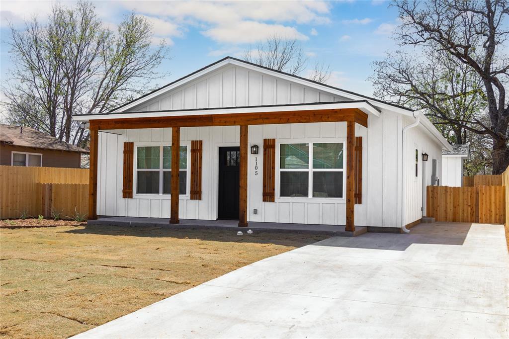 This new build home is exactly what you have been looking for! Perfect for starting a family, down sizing and everything in between. Beautiful stained custom cabinetry and granite countertops make this home warm and inviting with a touch of elegance and class. The exterior of the home is beautifully landscaped and includes a professionally installed sprinkler system for the sod and flower beds.