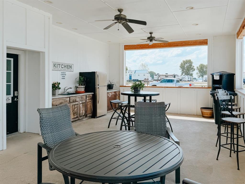 Peninsula Point - Land