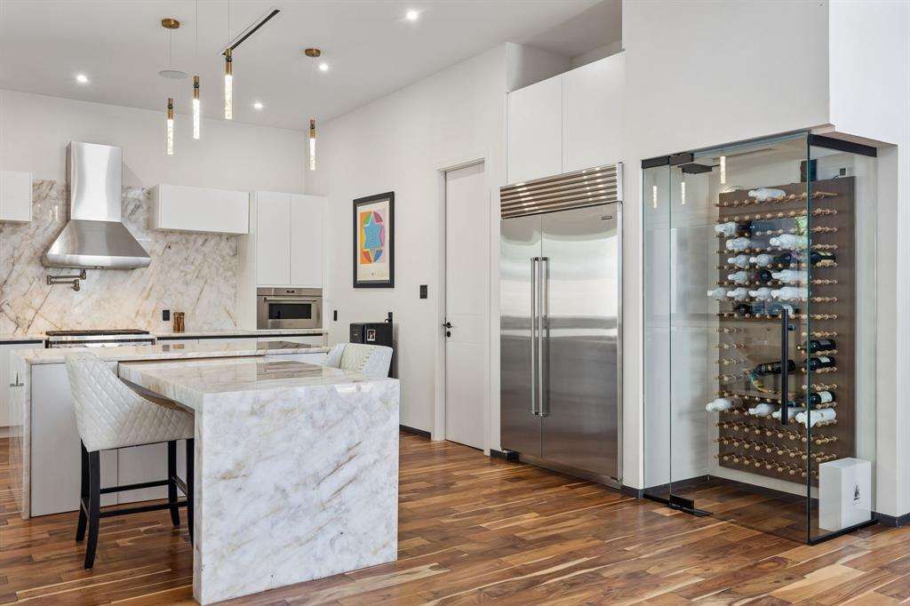 LAKE CREST - Residential