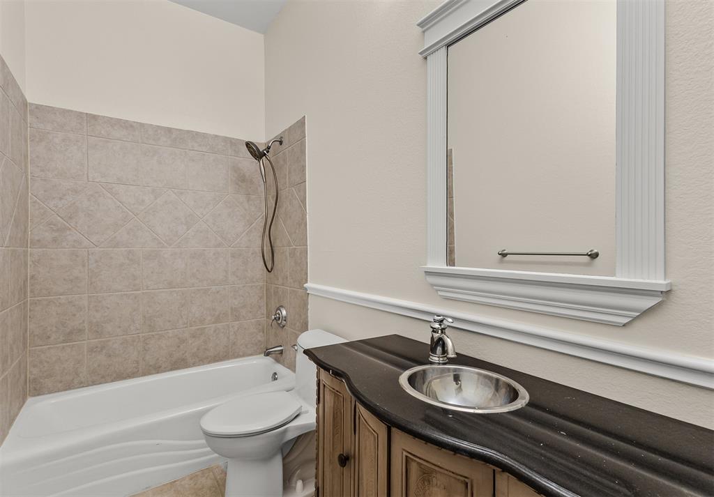 Emerald Sound At Lake Lewisvil - Residential