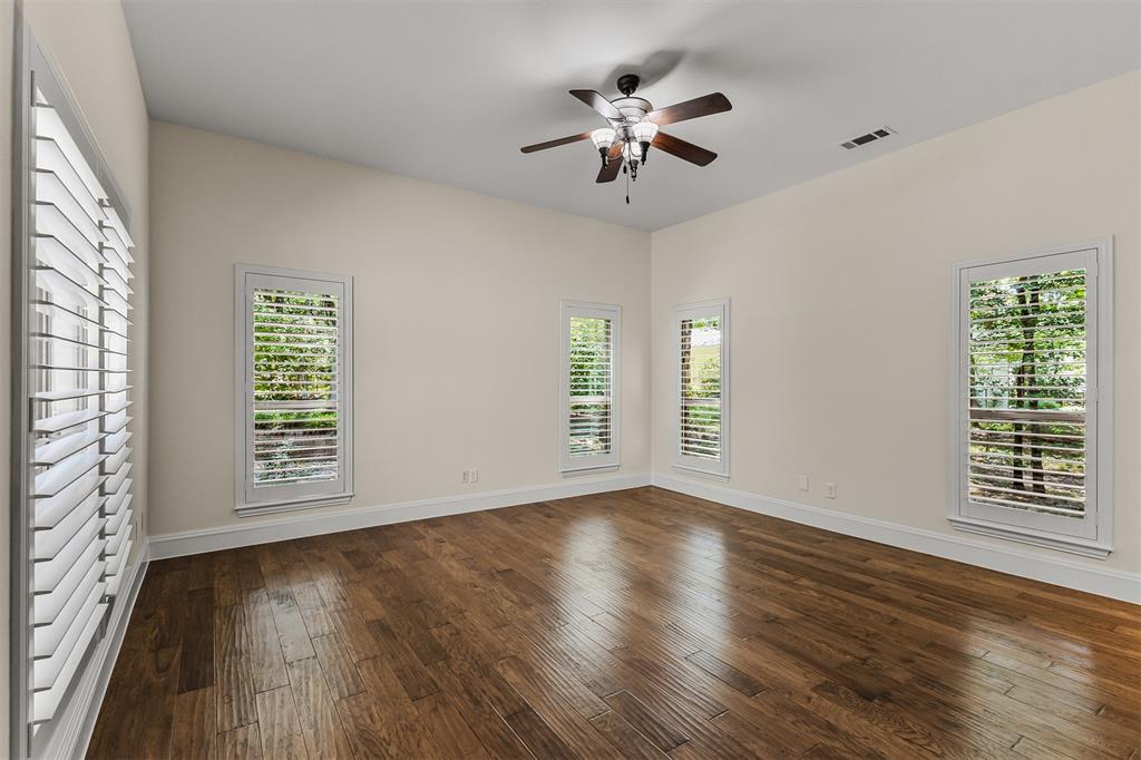 Emerald Sound At Lake Lewisvil - Residential