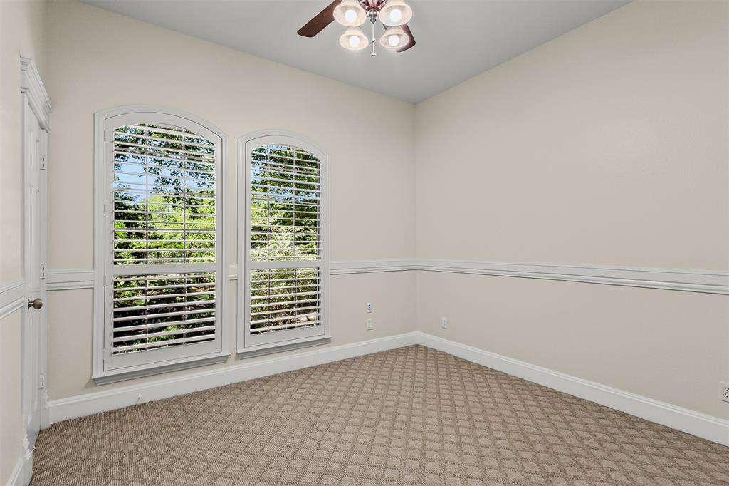 Emerald Sound At Lake Lewisvil - Residential