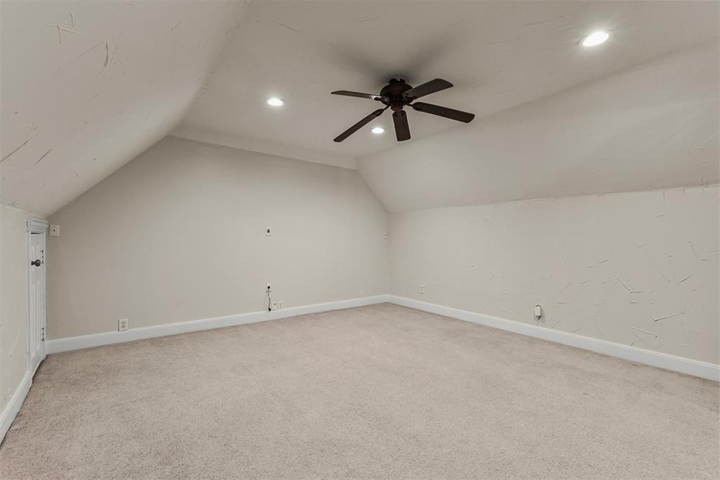 Emerald Sound At Lake Lewisvil - Residential