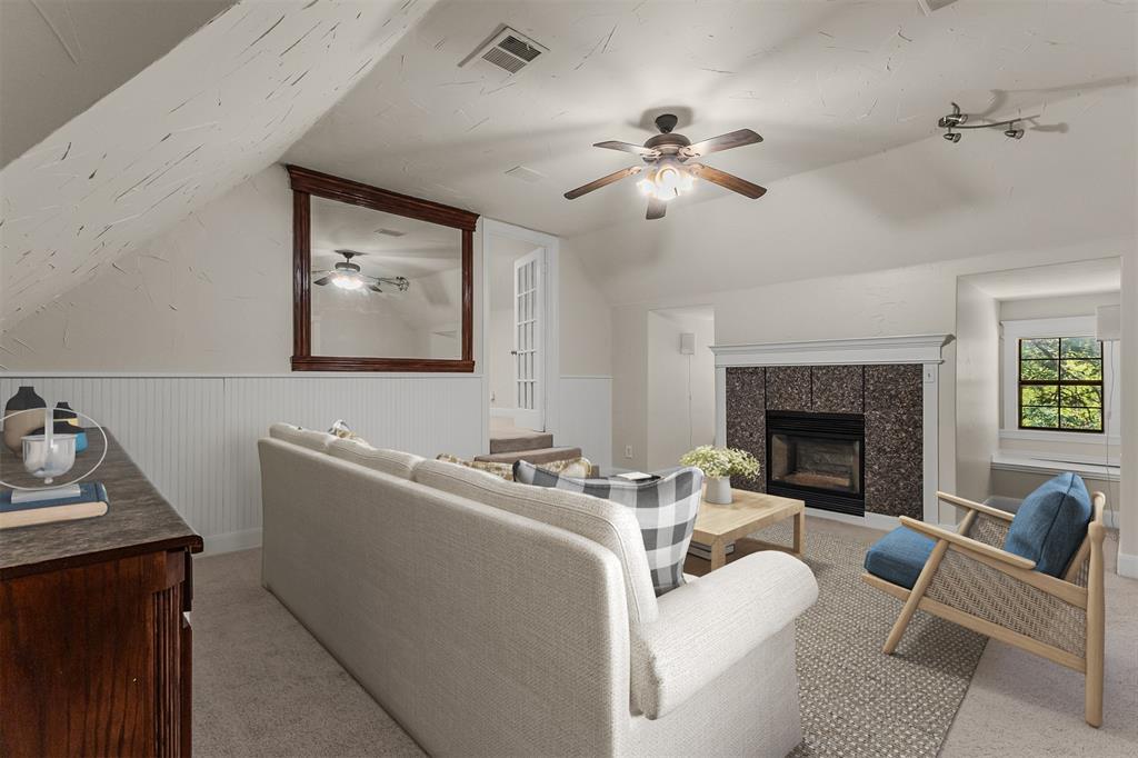Emerald Sound At Lake Lewisvil - Residential