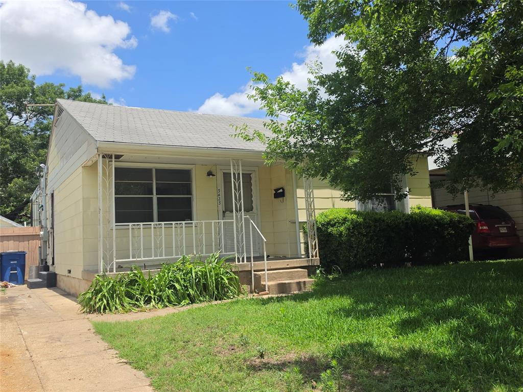 Fantastic investment opportunity! This property is priced according to its condition and does need some work. Being sold As-Is, buyers and their agents should verify all details. Easy to view—go and check it out!