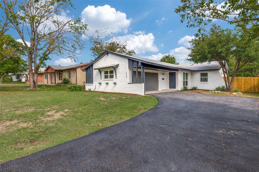 Beautifully renovated home in the Casa View Heights area! Amazing living space with neutral colors and luxury vinyl plank floors throughout. The kitchen is spacious and open to the living room, which boasts granite countertops, white subway tile backsplash, and stainless-steel appliances (gas range, microwave, vent, and dishwasher).  The large fourth bedroom is off the living area and could be use as a den or study.  Come and see this beautiful home!  

Tenant and Tenant Agent to verify all measurements, taxes, and schools.