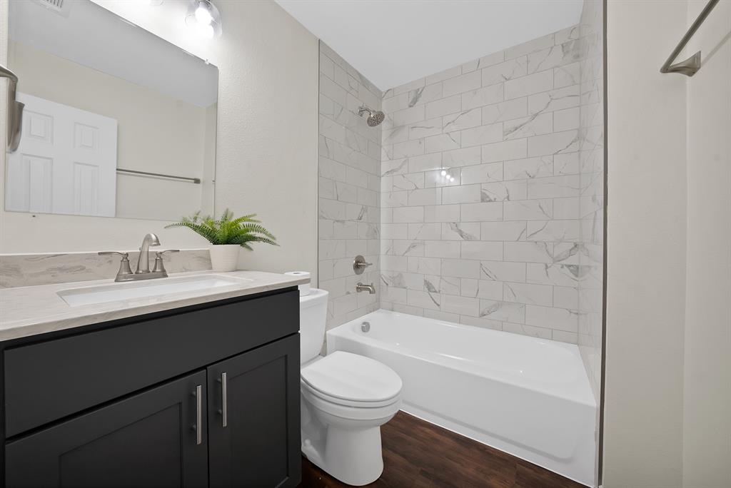 Cloisters Condo The - Residential