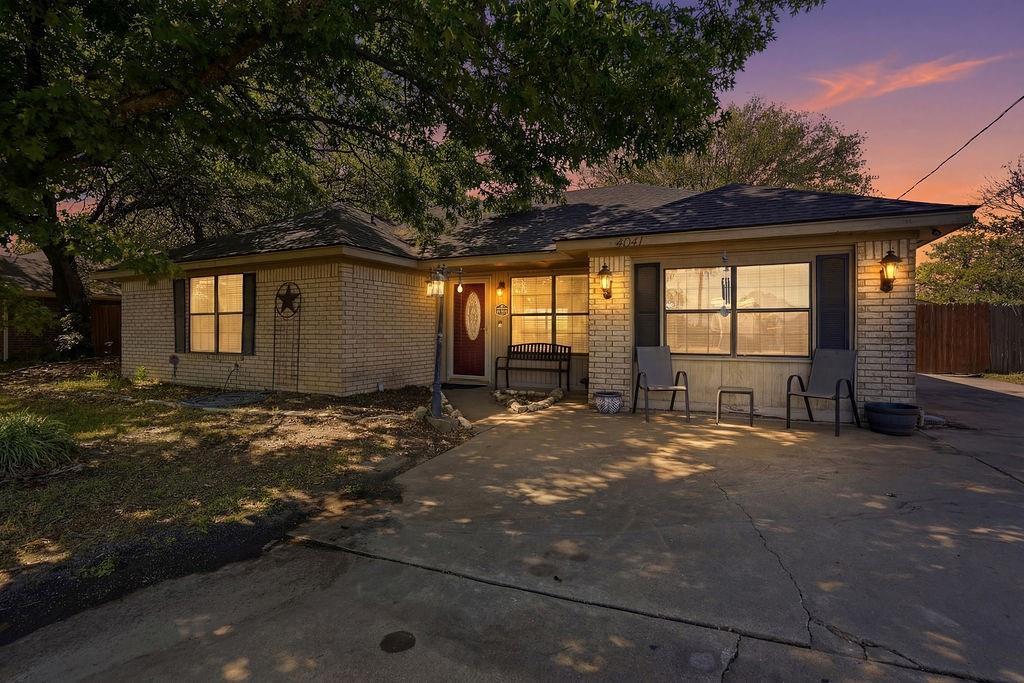 Offering 5,000 towards buyers closing costs!!!! 

You have to check out this beautiful 3 bedroom, 2 bath home in Granbury with NO HOA! Features updated flooring, spacious bedrooms with walk-in closets in every room, and a functional, easy flow layout. Enjoy the fully fenced backyard and relax on the screened in porch perfect for keeping the bugs away all summer long. The 20x20 shop with electricity includes a dedicated office space with AC, ideal for hobbies, storage, or working from home.

Located just minutes from Lake Granbury and the Historic Granbury Square enjoy lake days, dining, and shopping all within a quick drive. Plus, an easy commute to Fort Worth, approximately 40–50 minutes away.