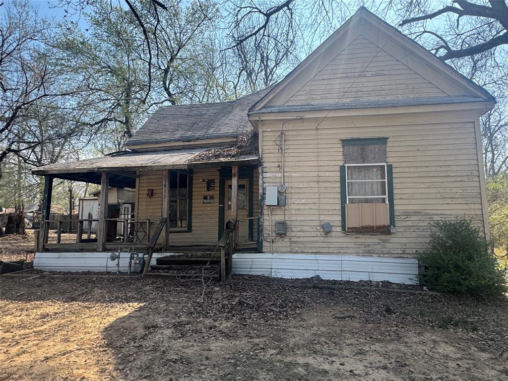 1401 & 1415 Graham St Paris, TX 75460, Greb Real Estate LLC owns this property that was purchased on the courthouse tax sale, I have not stepped foot onto the property. Selling AS IS. I don't know how many bedrooms or bathrooms or the room measurements. YEAR BUILT UNKNOWN. 360 ft Metal shop on property. Partially in flood zone.