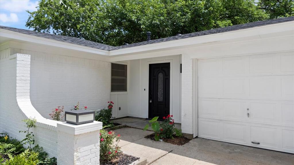 Fresh exterior updates and original character come together in this Arlington home with a cool 70s vibe. Newly painted white brick, a brand-new roof, updated landscaping, and a modern black front door give the home a refreshed look while keeping its personality intact.
Inside, arched openings, large windows, and a central fireplace create warm, comfortable living spaces filled with natural light. Recent interior paint and new carpet make the home move-in ready while preserving its original charm.
The large backyard offers plenty of room to entertain, garden, or relax outdoors. Conveniently located near shopping, dining, entertainment, UTA, AT&T Stadium, Globe Life Field, and major highways.
A solid home with character, space, and major exterior improvements already completed.