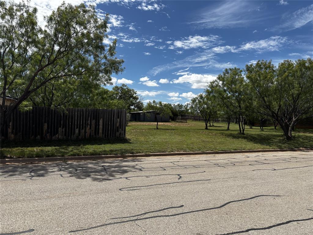 A1371, (982) WYLIE ISD ABSTRACTS CLOSE TO CITY LIM - Land