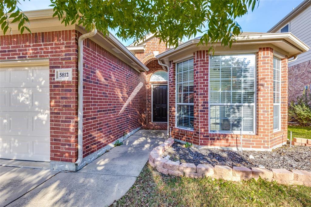 Charming 3-Bed, 2-Bath Home in Marine Creek Ranch – Move-In Ready!

Welcome to 5812 Minnow Dr, a beautifully maintained single-family home nestled in the desirable Marine Creek Ranch community of Fort Worth. This inviting residence offers 3 bedrooms, 2 full baths, and approximately 1,498 sqft. of thoughtfully designed living space — perfect for comfortable everyday living.  Step inside and be greeted by a spacious open-concept floor plan that seamlessly connects the living, dining, and kitchen areas — ideal for both entertaining and everyday family life. The bright kitchen features ample cabinetry and counter space, while the split bedroom layout provides privacy and convenience. The large master suite boasts dual sinks and a garden tub, creating a relaxing retreat at the end of the day.

Enjoy community amenities including access to a neighborhood pool and facilities, with a low yearly HOA fee.   Conveniently situated near shopping, dining, parks, and major travel routes, this home combines comfort, style, and location.