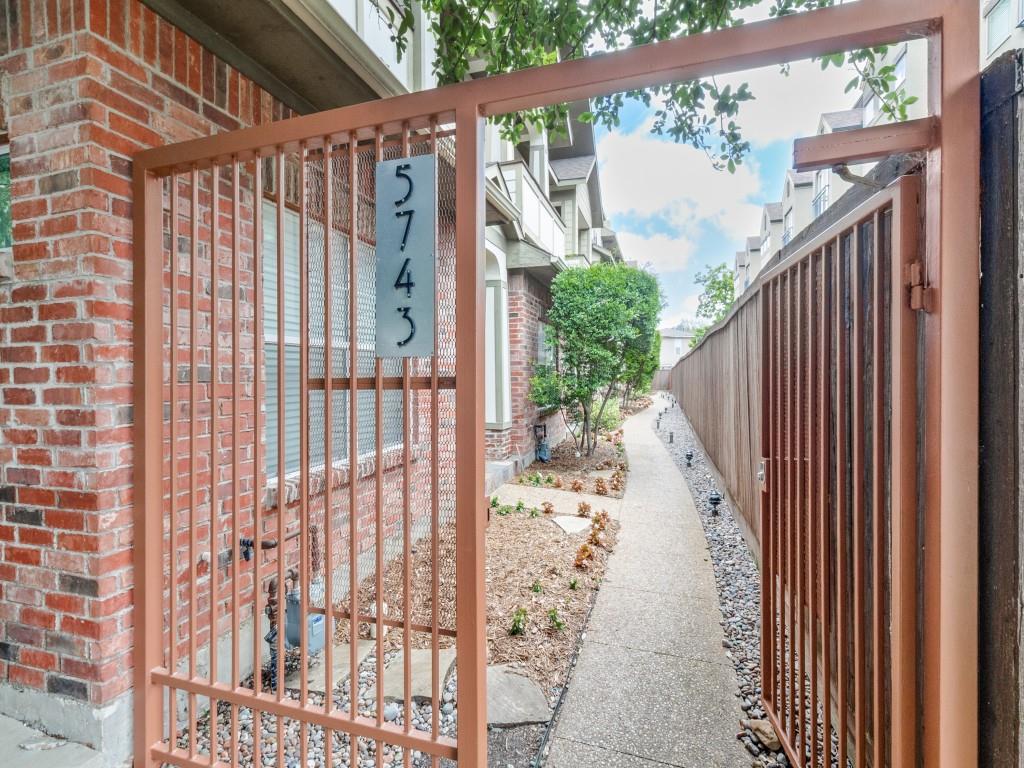 5743 Prospect Condos - Residential