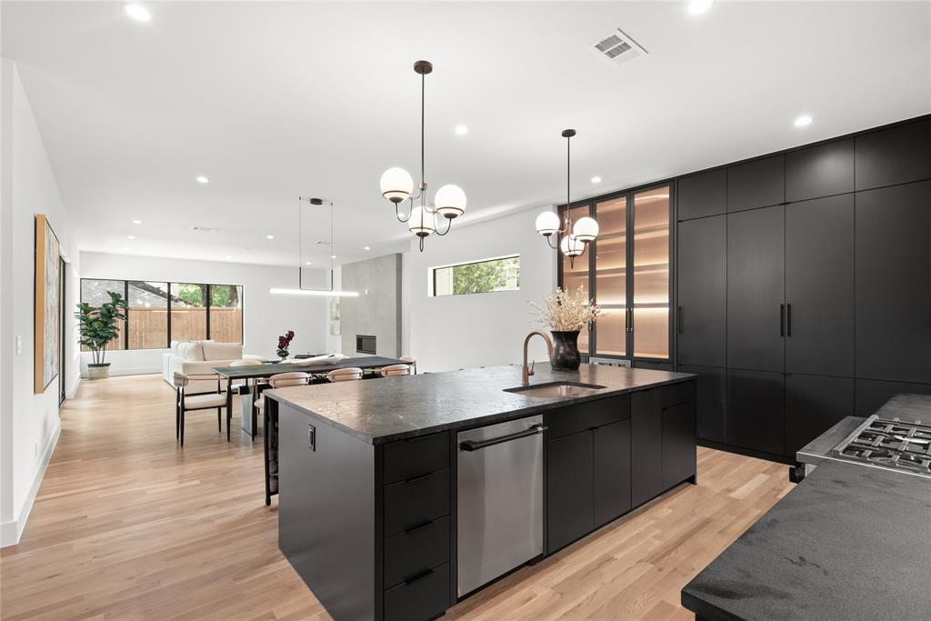WILSHIRE PARK - Residential