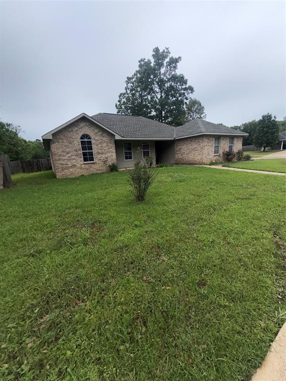 Hello to the people of Haughton! If you are wanting a home that may need some work, comes at a low price, and has many of options to provide to you as a buyer, then this is the one! Sellers are willing to make repairs to allow for financing. Just note that any repairs will be added to the price of the home. That means you can pick out your floors, and possibly finance them in your home loan! Tour the home, see the vision, place an offer!
