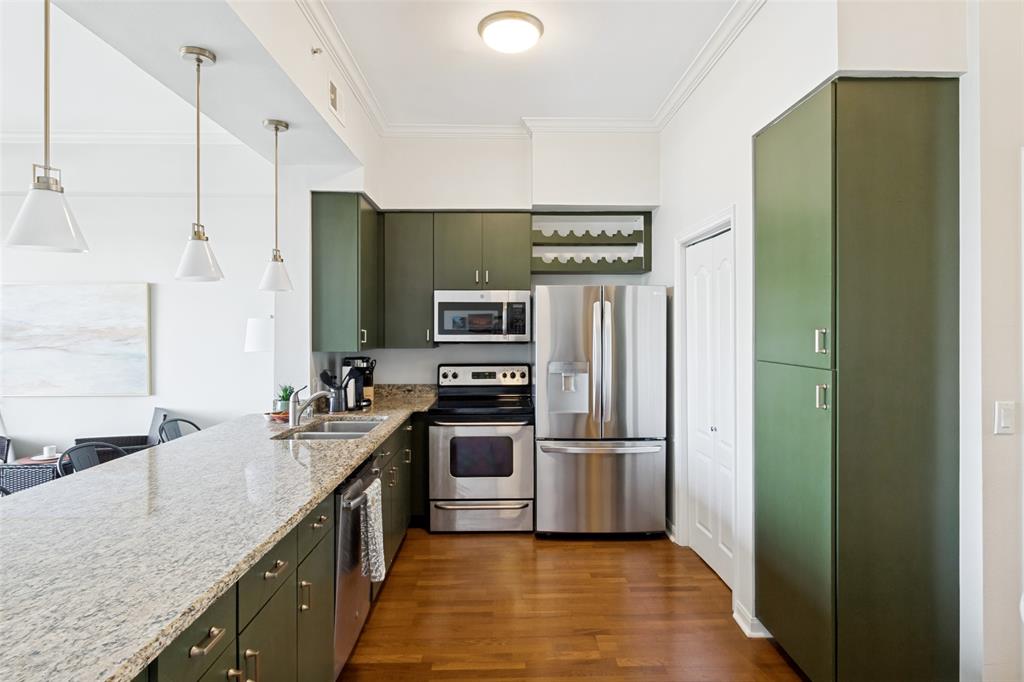 Renaissance Turtle Crk Condo - Residential