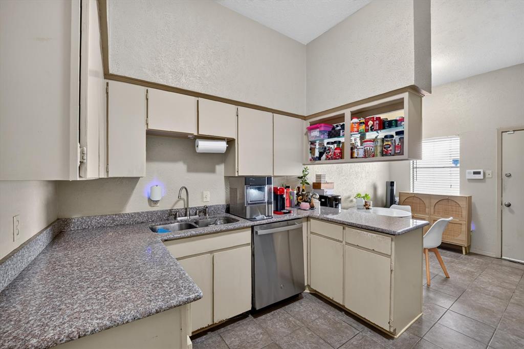 High Hollows Condo - Residential